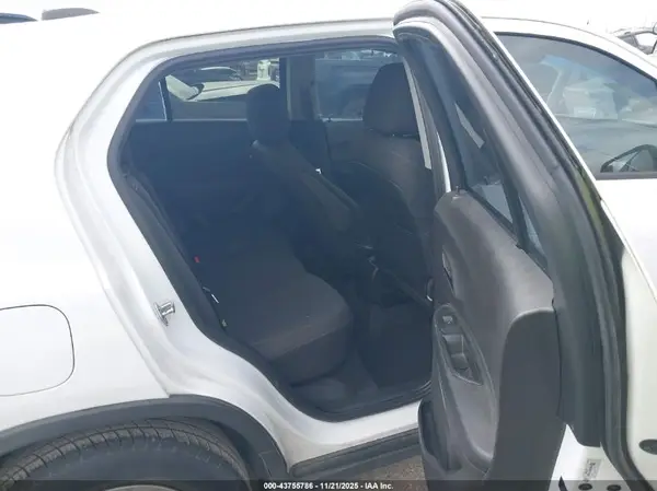 3GNCJKSB2JL171932 2018 CHEVROLET TRAX - Image 8