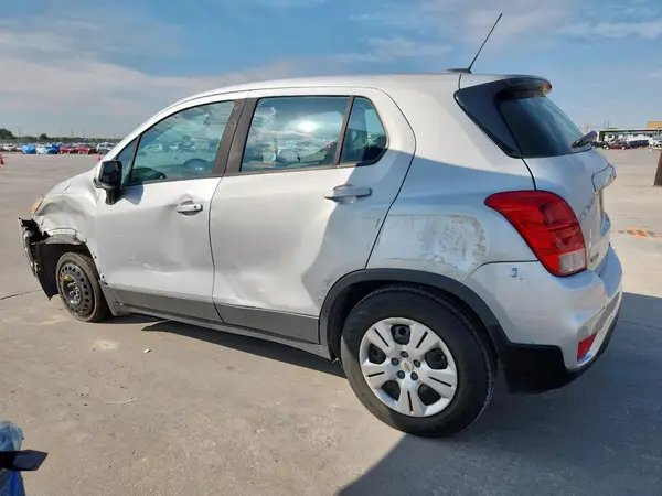 3GNCJKSB2JL172028 2018 CHEVROLET TRAX - Image 2