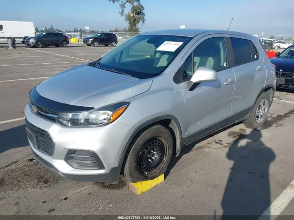 3GNCJKSB2JL201690 2018 CHEVROLET TRAX - Image 2