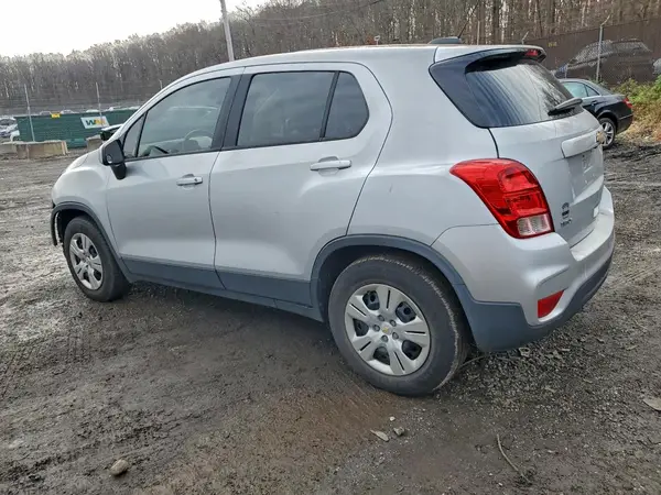 3GNCJKSB2JL208896 2018 CHEVROLET TRAX - Image 2