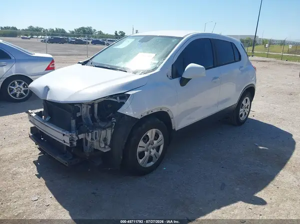 3GNCJKSB2JL217193 2018 CHEVROLET TRAX - Image 2