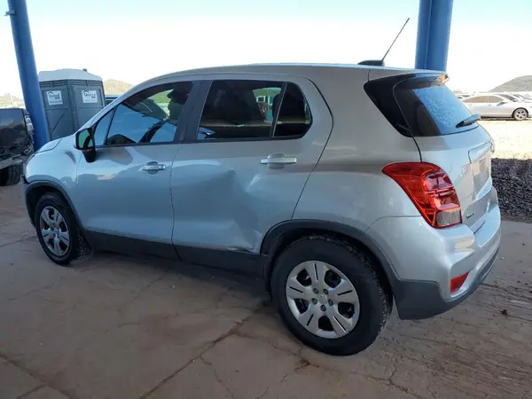 3GNCJKSB2JL228369 2018 CHEVROLET TRAX - Image 2