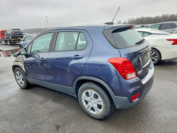 3GNCJKSB2JL235712 2018 CHEVROLET TRAX - Image 2