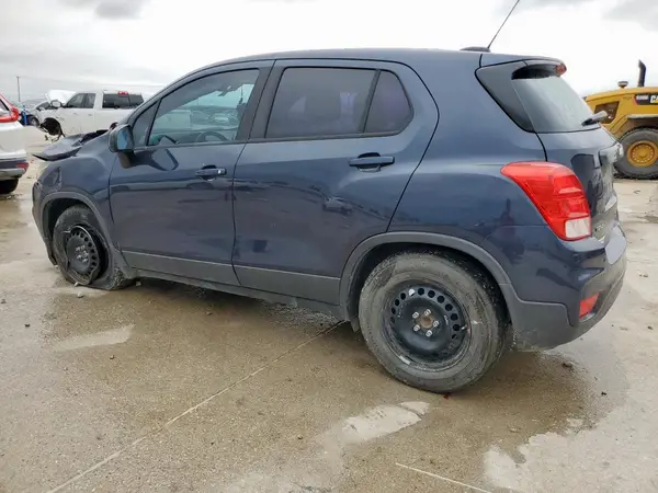 3GNCJKSB2JL239887 2018 CHEVROLET TRAX - Image 2