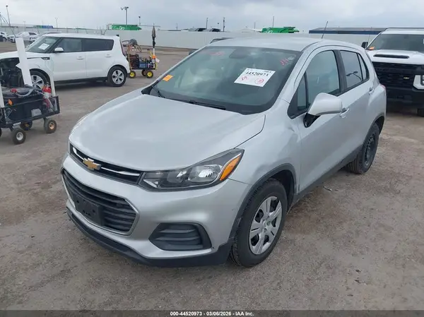 3GNCJKSB2JL264353 2018 CHEVROLET TRAX - Image 2