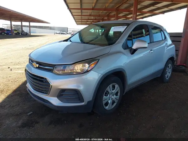 3GNCJKSB2JL302986 2018 CHEVROLET TRAX - Image 2
