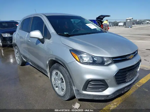 3GNCJKSB2JL308674 2018 CHEVROLET TRAX - Image 1
