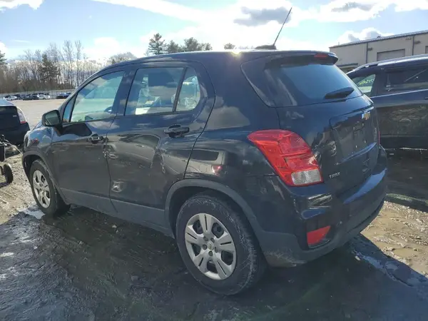 3GNCJKSB2JL351427 2018 CHEVROLET TRAX - Image 2