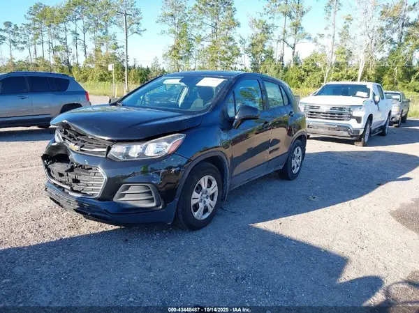 3GNCJKSB2JL385609 2018 CHEVROLET TRAX - Image 2