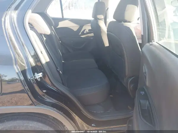 3GNCJKSB2JL385609 2018 CHEVROLET TRAX - Image 8