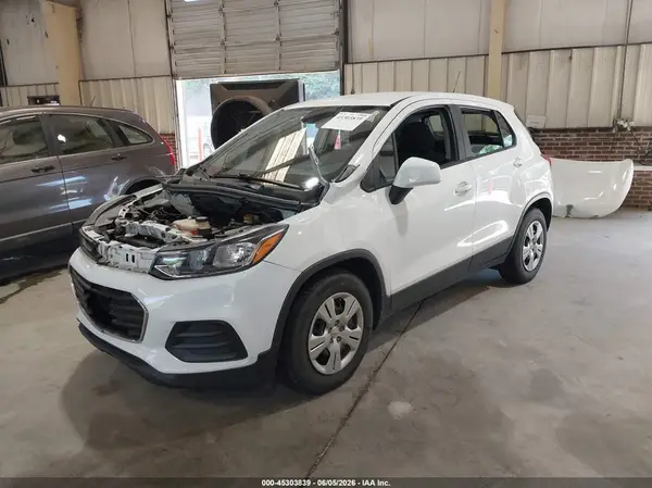 3GNCJKSB2JL393631 2018 CHEVROLET TRAX - Image 2