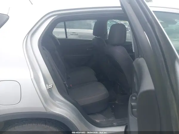 3GNCJKSB2JL394343 2018 CHEVROLET TRAX - Image 8