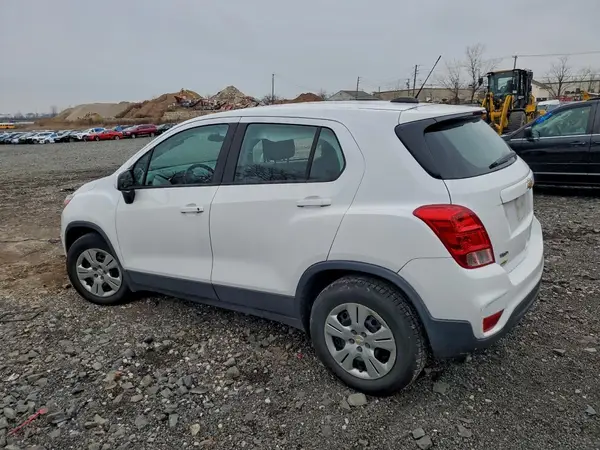 3GNCJKSB2JL417992 2018 CHEVROLET TRAX - Image 2