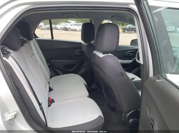 3GNCJKSB2KL107777 2019 CHEVROLET TRAX - Image 8