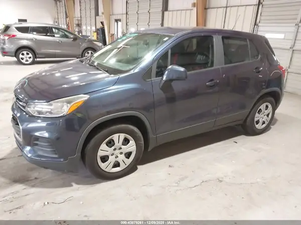 3GNCJKSB2KL114941 2019 CHEVROLET TRAX - Image 2