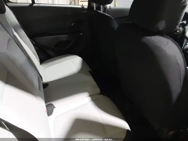 3GNCJKSB2KL114941 2019 CHEVROLET TRAX - Image 8