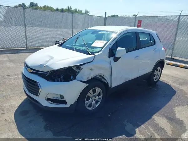3GNCJKSB2KL116852 2019 CHEVROLET TRAX - Image 2