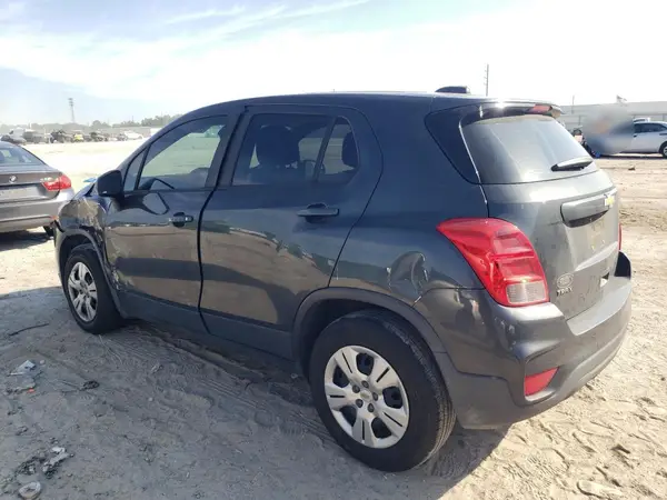 3GNCJKSB2KL117242 2019 CHEVROLET TRAX - Image 2