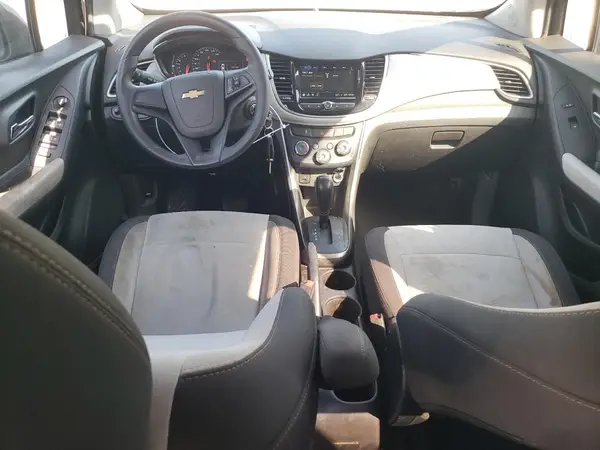 3GNCJKSB2KL117242 2019 CHEVROLET TRAX - Image 8