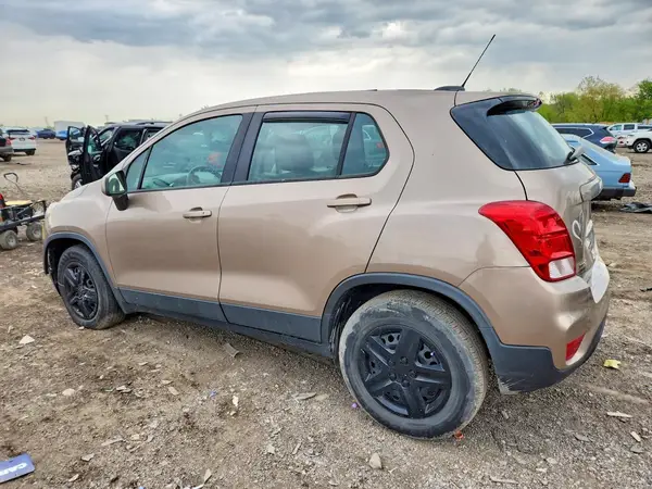 3GNCJKSB2KL120593 2019 CHEVROLET TRAX - Image 2