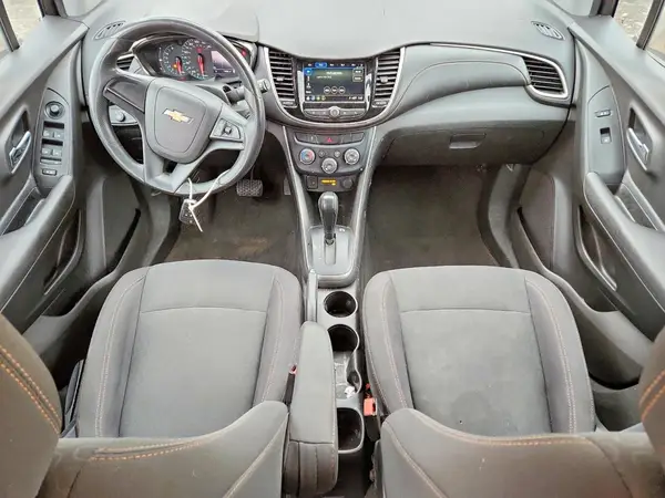 3GNCJKSB2KL120593 2019 CHEVROLET TRAX - Image 8