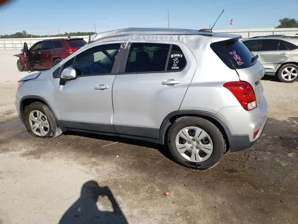 3GNCJKSB2KL124479 2019 CHEVROLET TRAX - Image 2