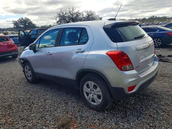 3GNCJKSB2KL127513 2019 CHEVROLET TRAX - Image 2