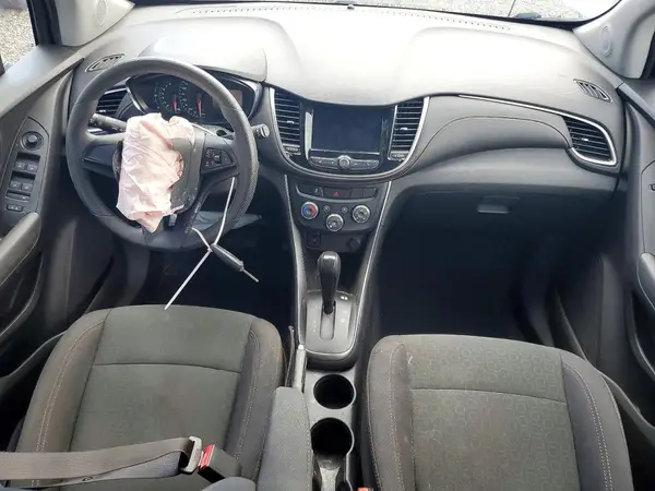 3GNCJKSB2KL127513 2019 CHEVROLET TRAX - Image 8