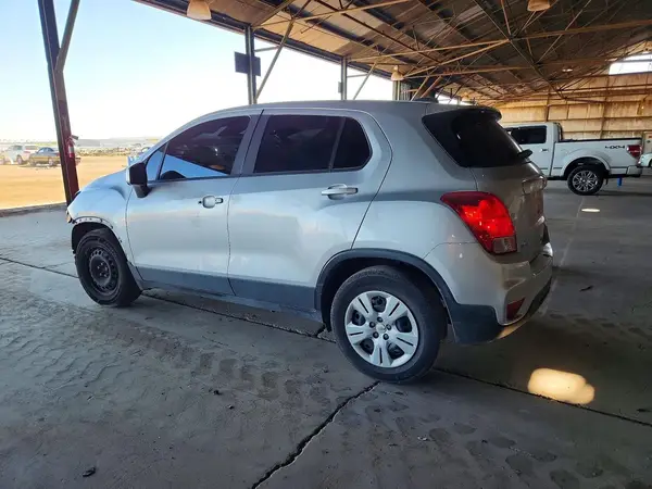 3GNCJKSB2KL133313 2019 CHEVROLET TRAX - Image 2