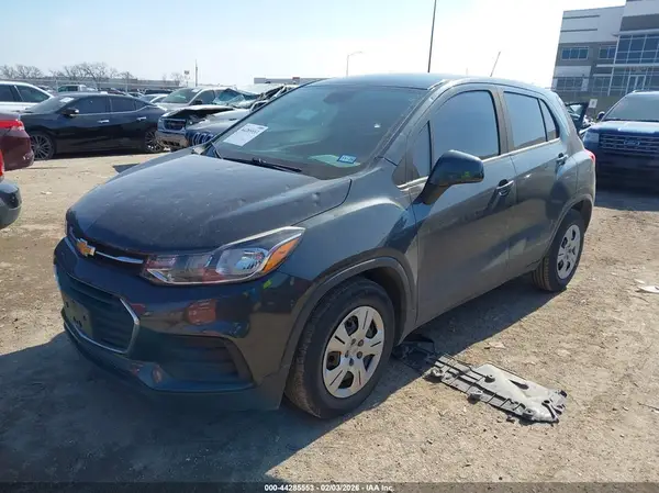 3GNCJKSB2KL136678 2019 CHEVROLET TRAX - Image 2