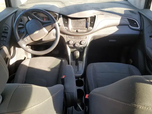 3GNCJKSB2KL153061 2019 CHEVROLET TRAX - Image 8