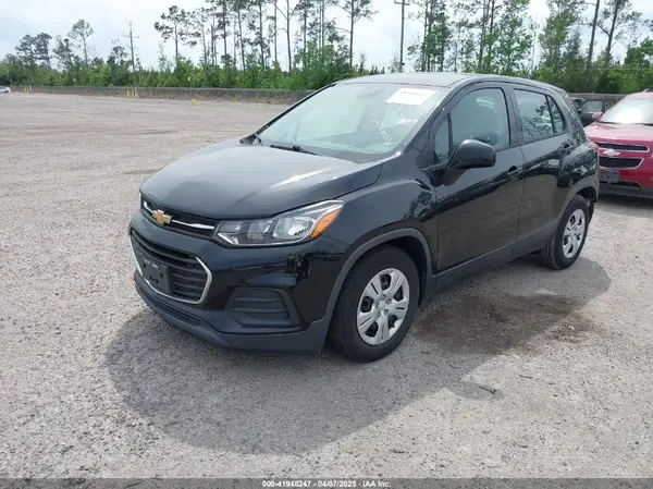 3GNCJKSB2KL162858 2019 CHEVROLET TRAX - Image 2