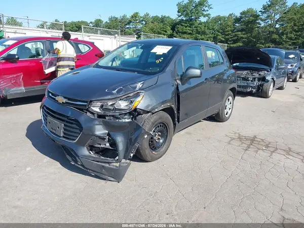 3GNCJKSB2KL166604 2019 CHEVROLET TRAX - Image 2