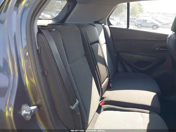 3GNCJKSB2KL166604 2019 CHEVROLET TRAX - Image 8