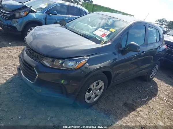 3GNCJKSB2KL168112 2019 CHEVROLET TRAX - Image 2