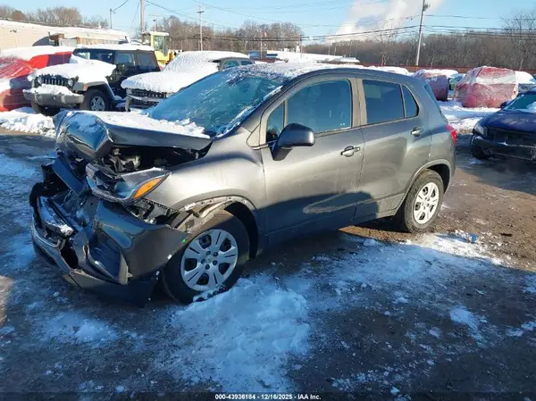 3GNCJKSB2KL175030 2019 CHEVROLET TRAX - Image 2