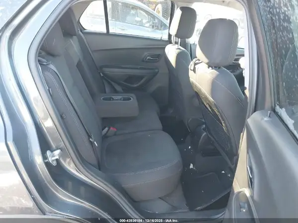 3GNCJKSB2KL175030 2019 CHEVROLET TRAX - Image 8
