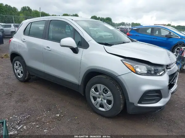 3GNCJKSB2KL184052 2019 CHEVROLET TRAX - Image 1