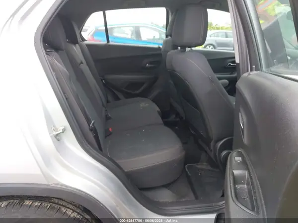3GNCJKSB2KL184052 2019 CHEVROLET TRAX - Image 8