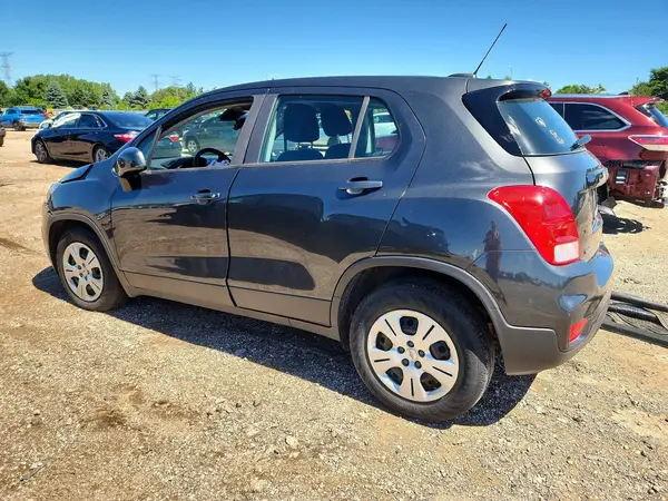 3GNCJKSB2KL184715 2019 CHEVROLET TRAX - Image 2