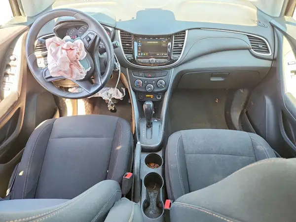 3GNCJKSB2KL184715 2019 CHEVROLET TRAX - Image 8