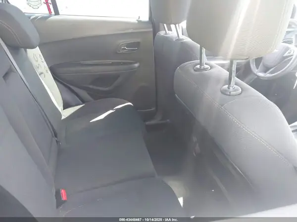 3GNCJKSB2KL186495 2019 CHEVROLET TRAX - Image 8