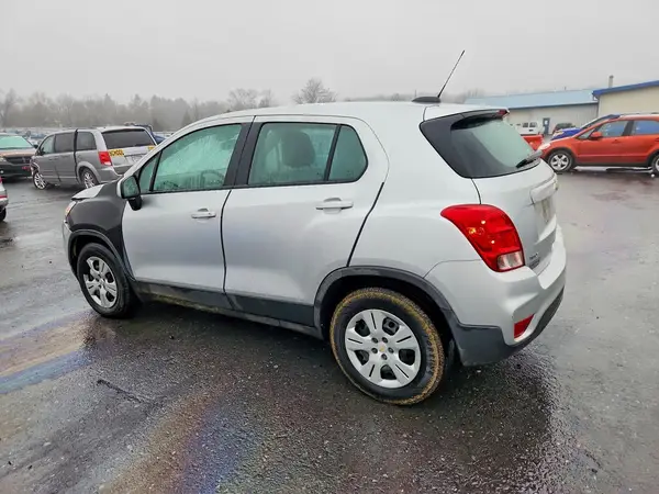 3GNCJKSB2KL188165 2019 CHEVROLET TRAX - Image 2