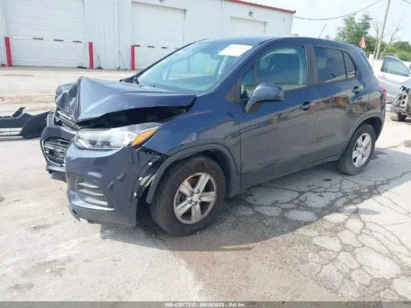 3GNCJKSB2KL218586 2019 CHEVROLET TRAX - Image 2