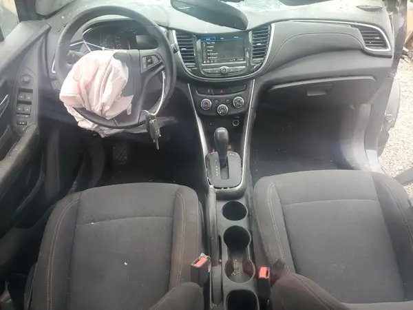3GNCJKSB2KL225179 2019 CHEVROLET TRAX - Image 8