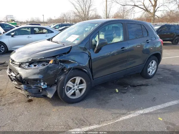 3GNCJKSB2KL232682 2019 CHEVROLET TRAX - Image 2
