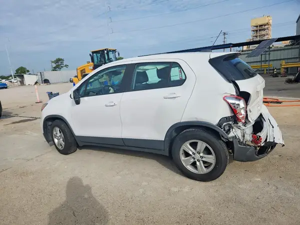 3GNCJKSB2KL241026 2019 CHEVROLET TRAX - Image 2