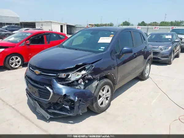 3GNCJKSB2KL242533 2019 CHEVROLET TRAX - Image 2