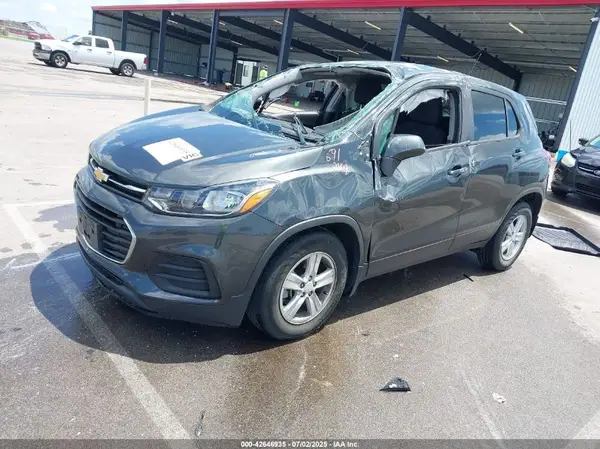 3GNCJKSB2KL243004 2019 CHEVROLET TRAX - Image 2