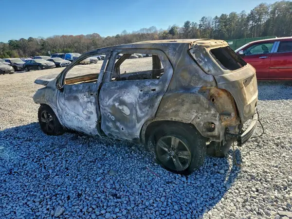 3GNCJKSB2KL247702 2019 CHEVROLET TRAX - Image 2